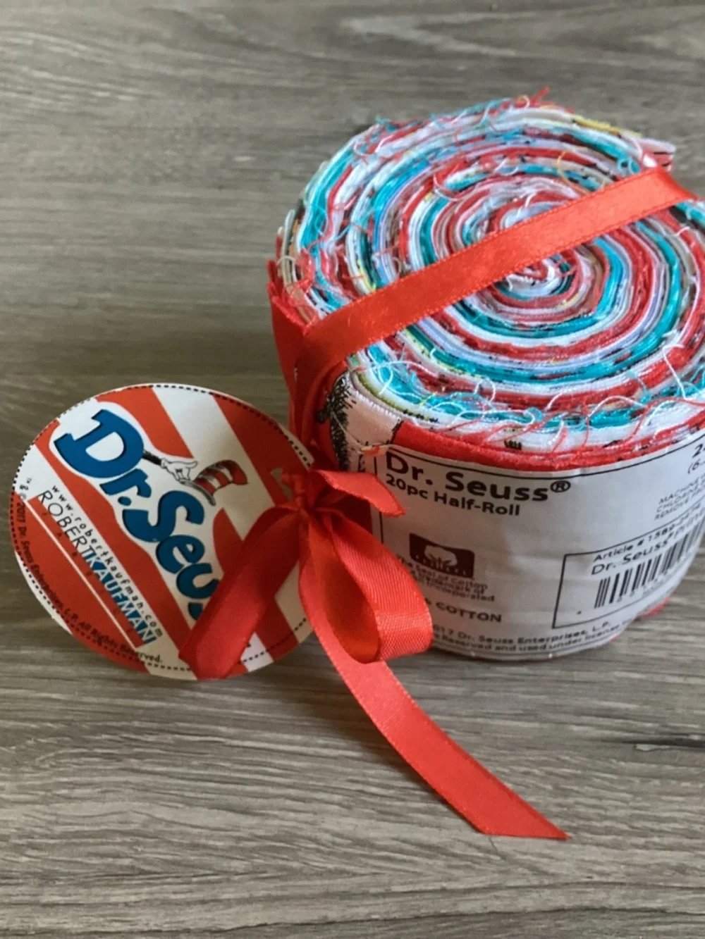 Robert Kaufman Dr. Seuss 20pc half-roll Quilting Cotton Fabric Sampler Jellyroll